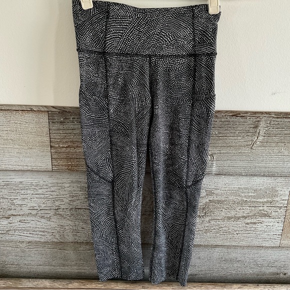 Lululemon Fast & Free Crop II 19" *Nulux Free Spirit Ice Grey Black Size 4 (E1) - Picture 1 of 5